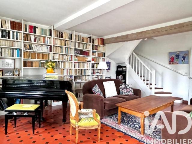 Maison 10 pièces 261 m²