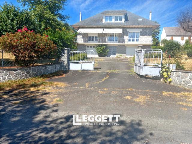 Maison 10 pièces 261 m²