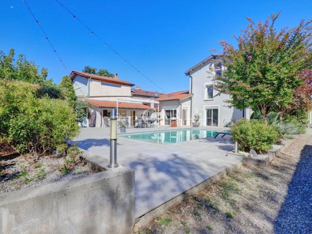 Maison 10 pièces 262 m²