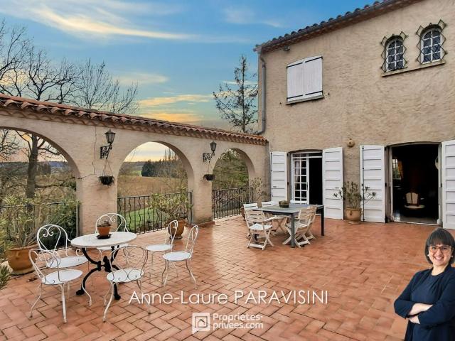 Maison 10 pièces 267 m²