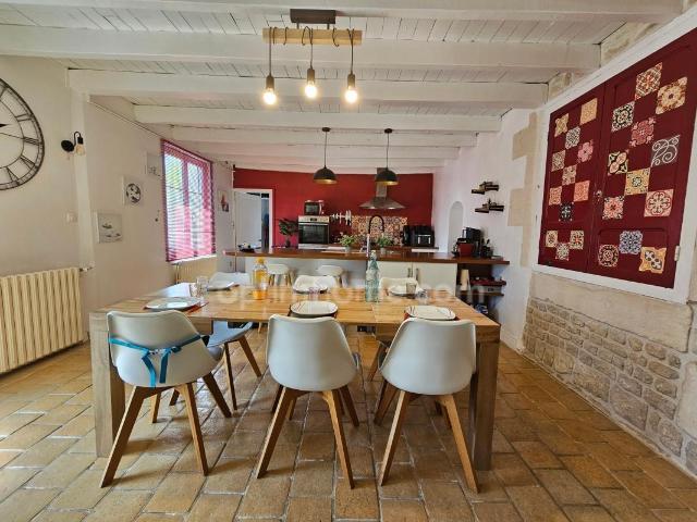 Maison 10 pièces 264 m²