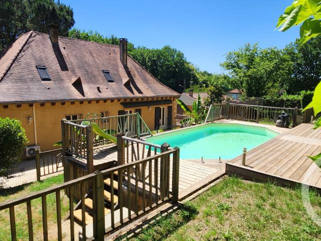 Maison 10 pièces 264 m²