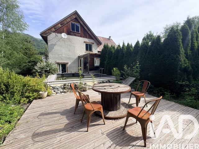 Maison 10 pièces 264 m²
