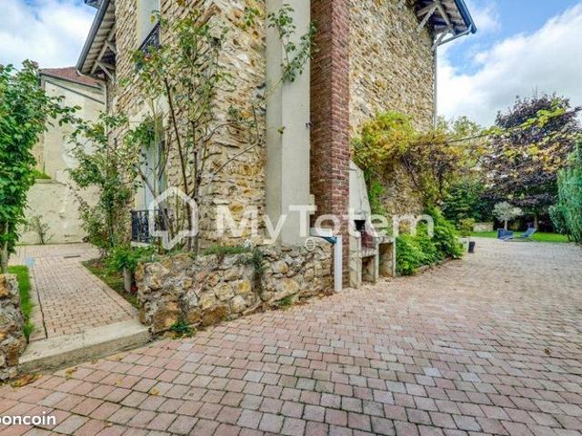 Maison 10 pièces 264 m²