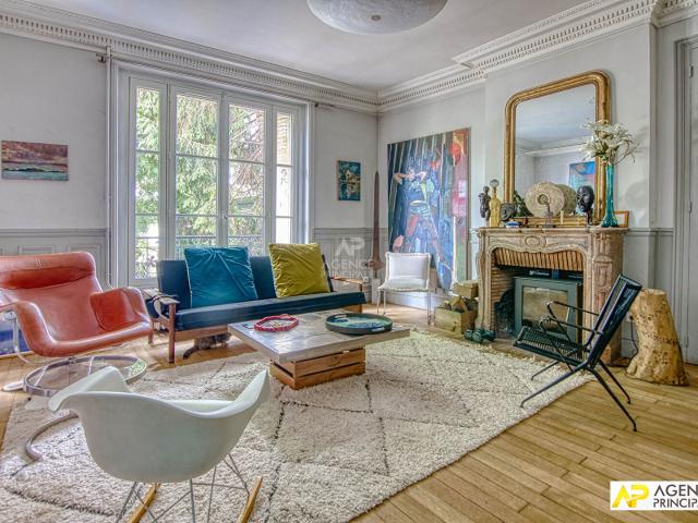 Maison 10 pièces 264 m²