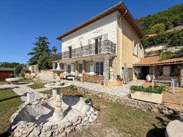 Maison 10 pièces 264 m²