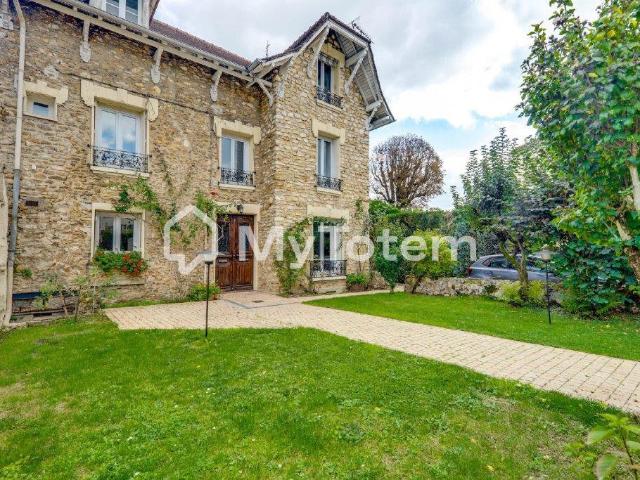 Maison 10 pièces 264 m²