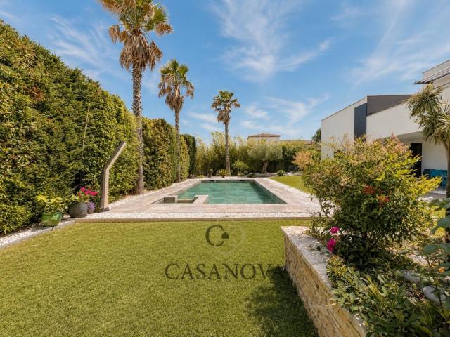 Maison 10 pièces 265 m²