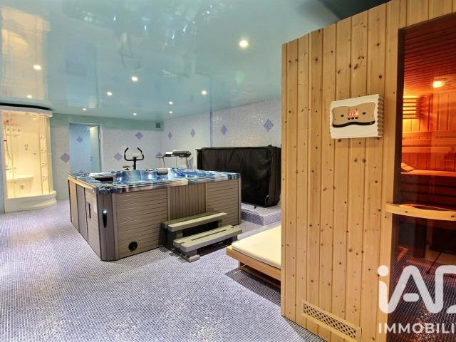 Maison 10 pièces 265 m²