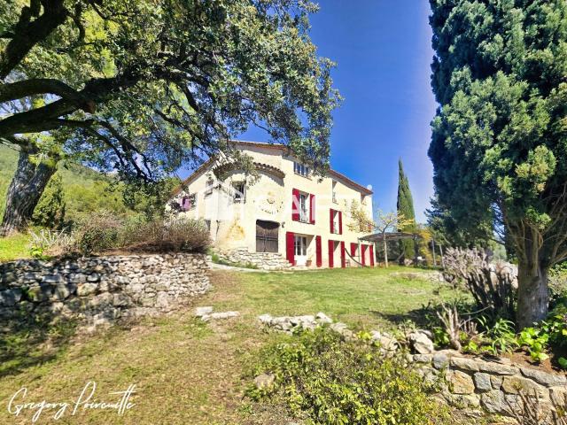 Maison 10 pièces 265 m²