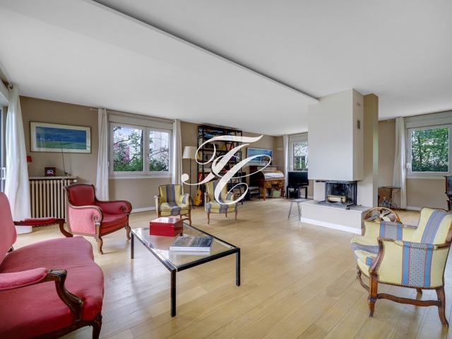 Maison 10 pièces 265 m²