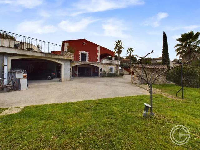 Maison 10 pièces 265 m²