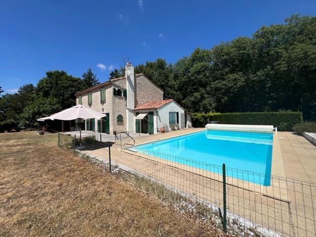 Maison 10 pièces 265 m²