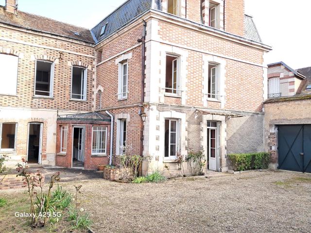 Maison 10 pièces 266 m²