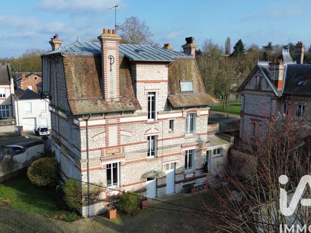 Maison 10 pièces 266 m²