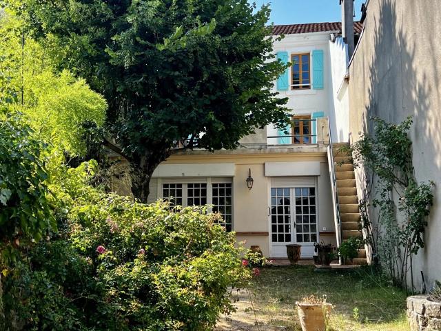 Maison 10 pièces 266 m²