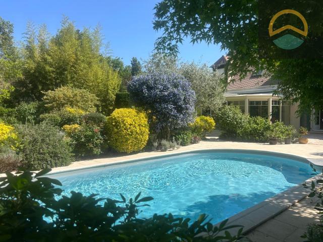 Maison 10 pièces 273 m²