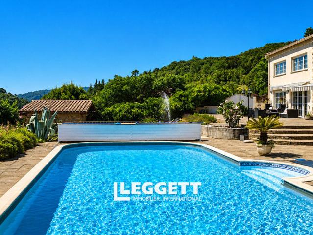 Maison 10 pièces 273 m²