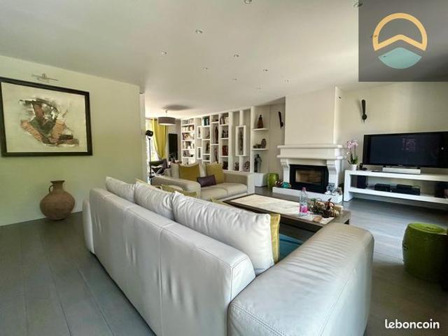 Maison 10 pièces 273 m²