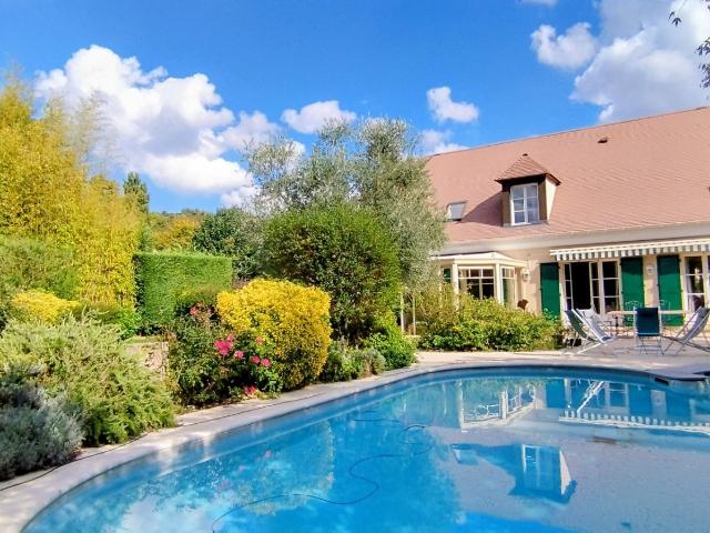 Maison 10 pièces 273 m²