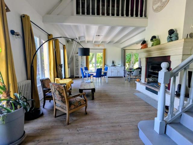 Maison 10 pièces 270 m²