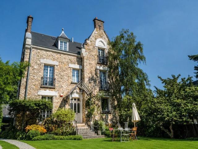 Maison 10 pièces 270 m²