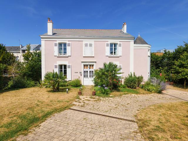 Maison 10 pièces 270 m²