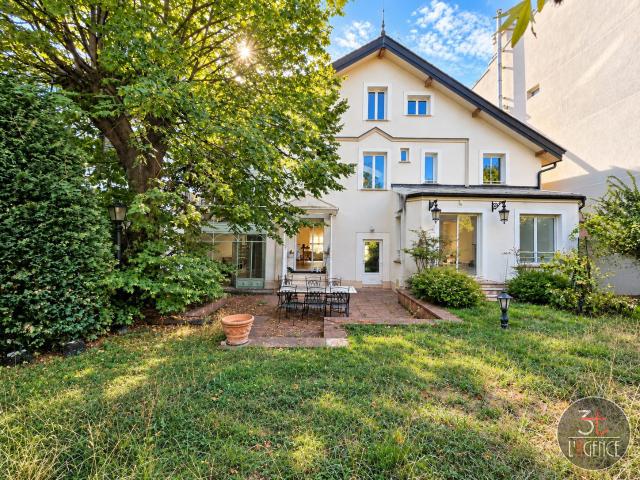 Maison 10 pièces 270 m²