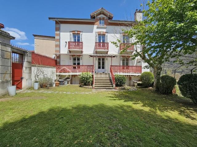 Maison 10 pièces 270 m²