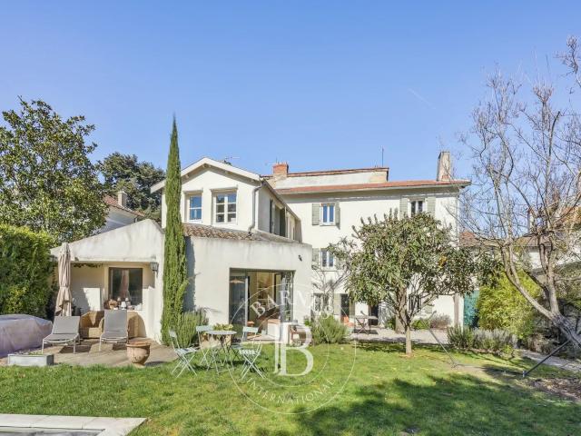 Maison 10 pièces 270 m²