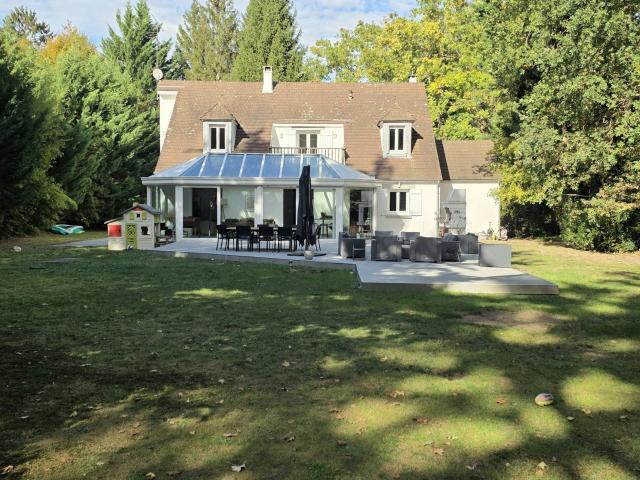 Maison 10 pièces 270 m²