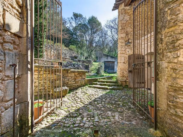 Maison 10 pièces 270 m²