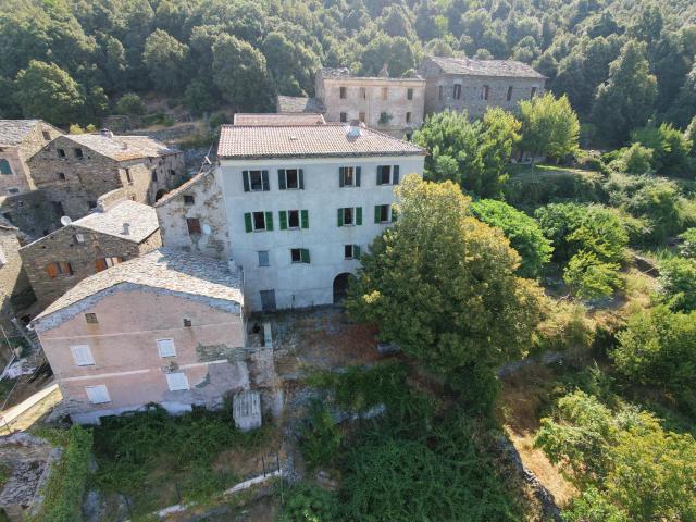 Maison 10 pièces 270 m²