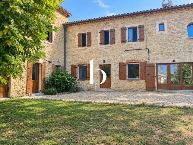 Maison 10 pièces 270 m²