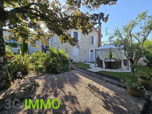 Maison 10 pièces 270 m²