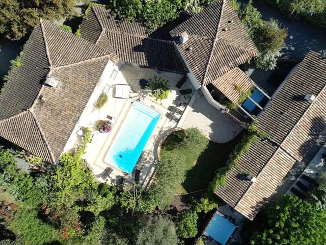 Maison 10 pièces 270 m²