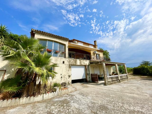 Maison 10 pièces 270 m²