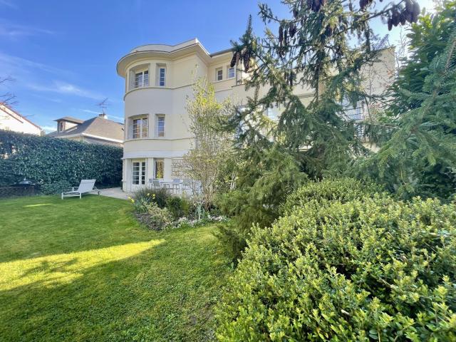 Maison 10 pièces 271 m²