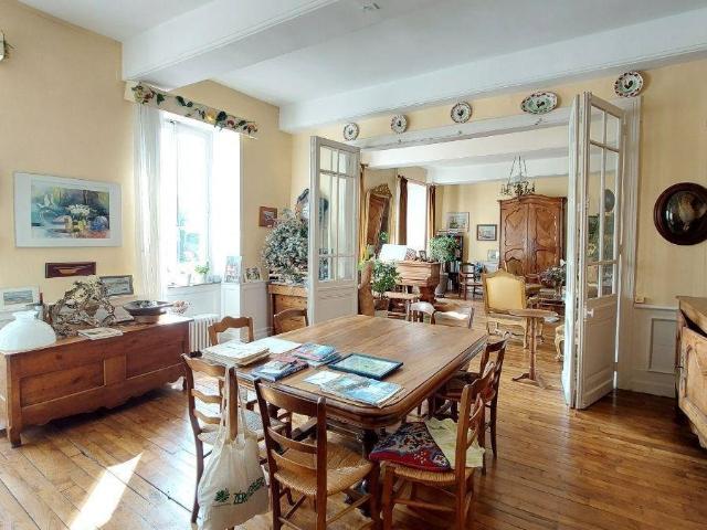 Maison 10 pièces 271 m²