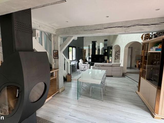 Maison 10 pièces 271 m²
