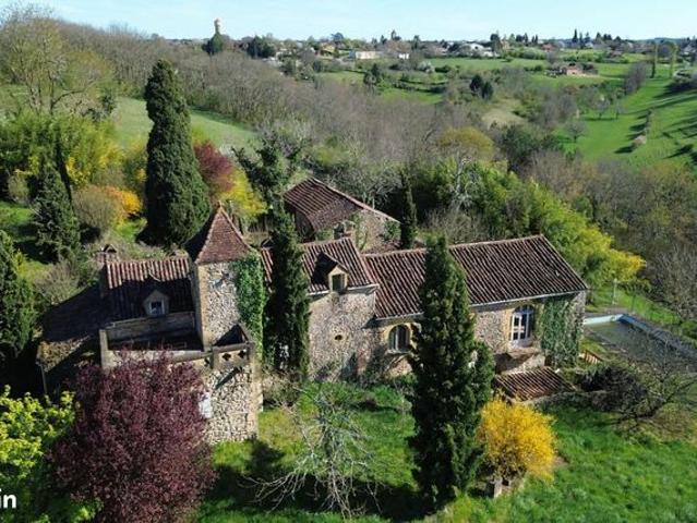Maison 10 pièces 272 m²