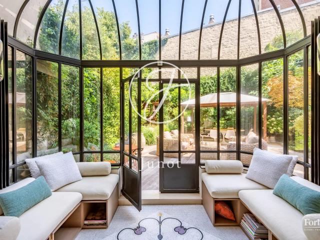 Maison 10 pièces 272 m²