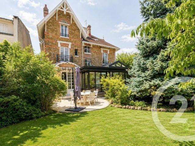 Maison 10 pièces 272 m²