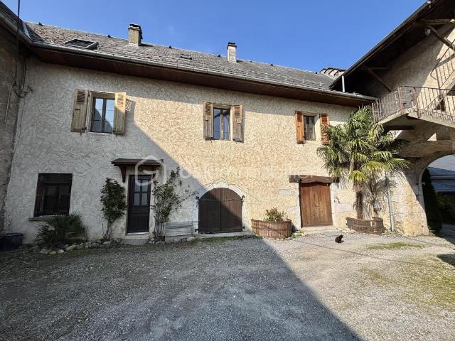 Maison 10 pièces 272 m²