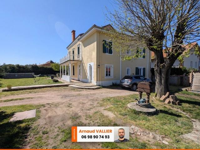Maison 10 pièces 277 m²