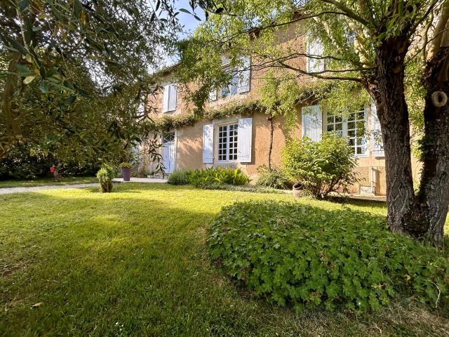 Maison 10 pièces 280 m²