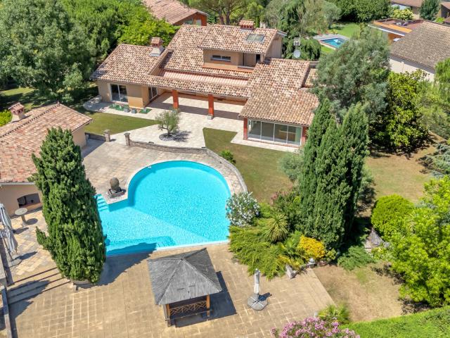 Maison 10 pièces 274 m²