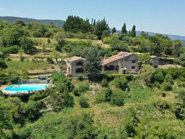 Maison 10 pièces 274 m²