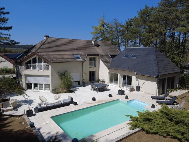 Maison 10 pièces 275 m²