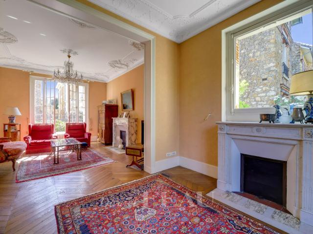 Maison 10 pièces 275 m²